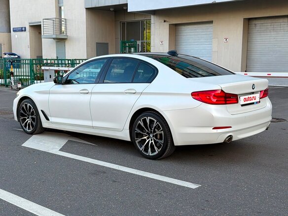 2020 BMW 5 серии 520d xDrive VII (G30/G31/G38), белый, 3590000 рублей - вид 7