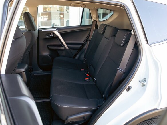 2018 Toyota RAV4 IV (XA40) Рестайлинг, белый, 1855000 рублей - вид 16