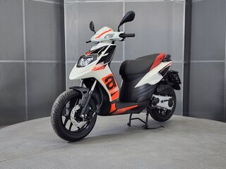 2025 Aprilia SR 125, белый, 243000 рублей, вид 4