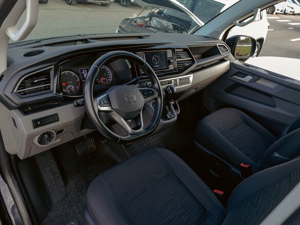 2021 Volkswagen Caravelle T6 Рестайлинг, чёрный, 3735000 рублей - вид 11