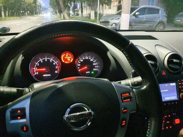 2010 Nissan Qashqai I Рестайлинг, коричневый, 870000 рублей - вид 7