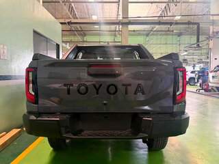 2026 Toyota Hilux IX, серый, 8000000 рублей, вид 3