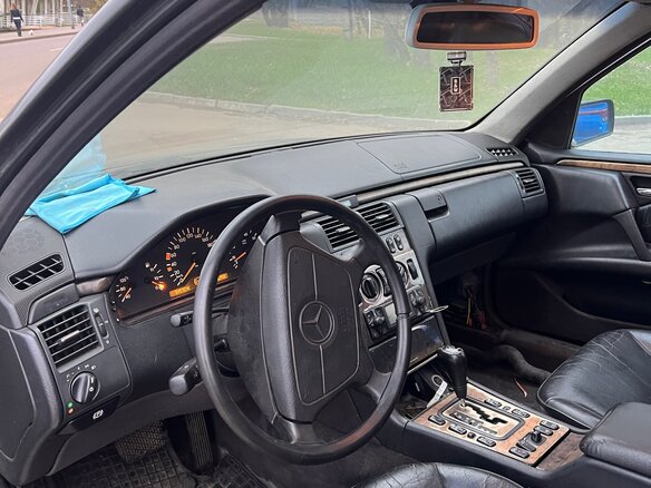 1999 Mercedes-Benz E-Класс 240 II (W210, S210), чёрный, 230000 рублей - вид 5
