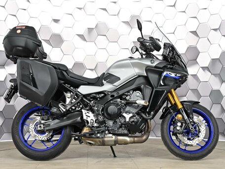 2021 Yamaha MT-09 Tracer (FJ-09), серебристый, 1277000 рублей, вид 3