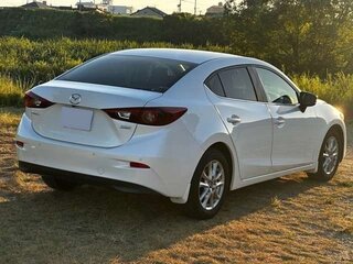 2018 Mazda Axela III Рестайлинг, белый, 1260000 рублей, вид 2