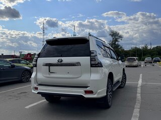 2022 Toyota Land Cruiser Prado 150 Series Рестайлинг 3, белый, 8700000 рублей, вид 4