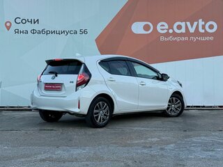 2017 Toyota Aqua I Рестайлинг, белый, 1250000 рублей, вид 4