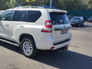 2015 Toyota Land Cruiser Prado 6-speed 150 Series Рестайлинг 1, белый, 3350000 рублей, вид 4