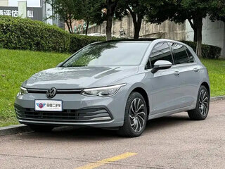 2023 Volkswagen Golf VIII, серый, 1611000 рублей, вид 1