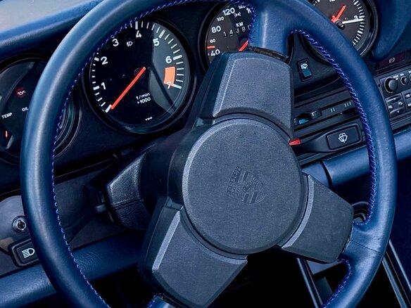 1983 Porsche 911 Targa II (911, 930), голубой - вид 3