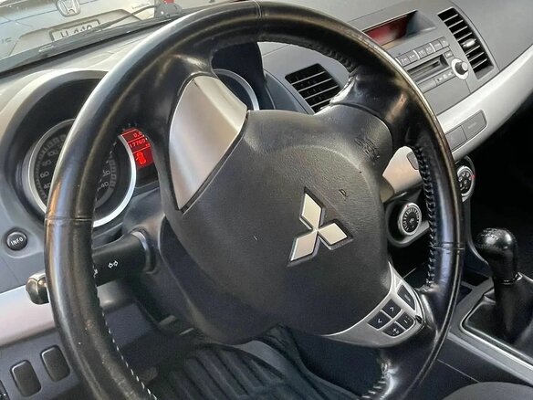 2008 Mitsubishi Lancer X, красный, 1050000 рублей - вид 5