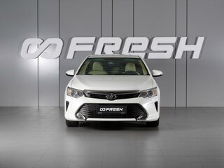2015 Toyota Camry VII (XV50) Рестайлинг, белый, 2490000 рублей, вид 3