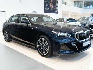 2025 BMW 5 серии Long 530Li xDrive VIII (G60/G61/G68), чёрный, 8550000 рублей, вид 3
