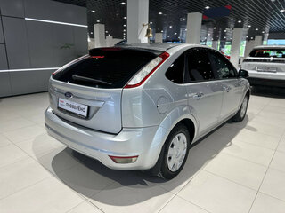 2009 Ford Focus II Рестайлинг, серебристый, 468000 рублей, вид 3