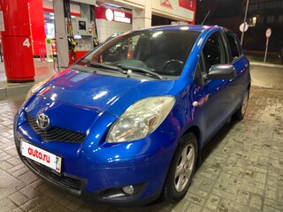 2009 Toyota Yaris II Рестайлинг, синий, 530000 рублей, вид 3