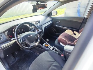 2016 Kia Rio III Рестайлинг, белый, 910000 рублей, вид 5
