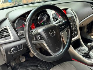 2010 Opel Astra J, серый, 650000 рублей, вид 2