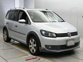 2013 Volkswagen Touran I Рестайлинг 2, серебристый, 690000 рублей, вид 1
