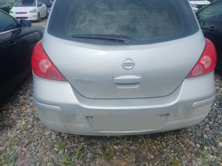 2013 Nissan Tiida I Рестайлинг, серебристый, 620000 рублей, вид 4