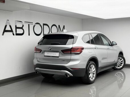 2021 BMW X1 20i xDrive II (F48) Рестайлинг, серебристый, 3148050 рублей, вид 4