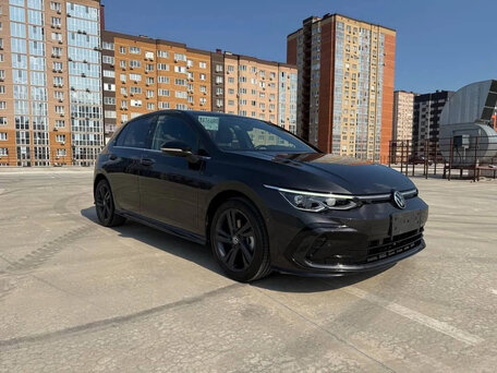 2023 Volkswagen Golf VIII, чёрный, 2150000 рублей, вид 3