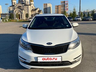 2016 Kia Rio III Рестайлинг, белый, 1050000 рублей, вид 3