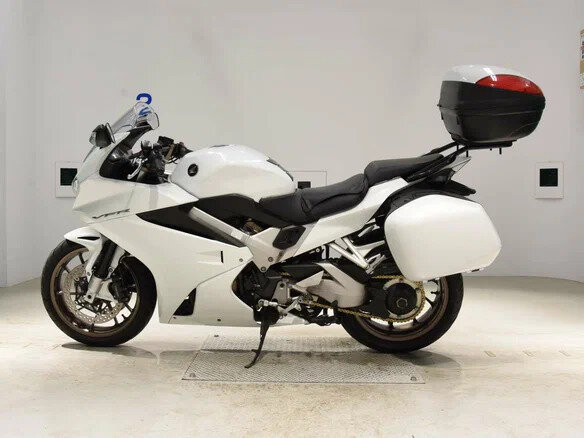 2016 Honda VFR 800, белый, 1250000 рублей - вид 1