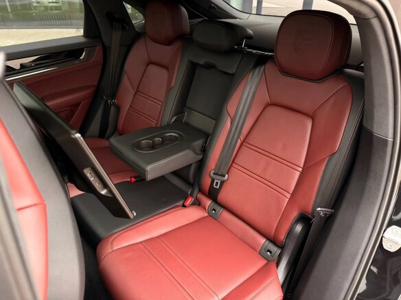 2026 Porsche Cayenne GTS Coupé III Рестайлинг, чёрный, 25700000 рублей - вид 35