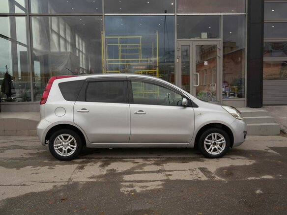 2011 Nissan Note I Рестайлинг, серый, 690000 рублей - вид 3