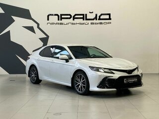 2021 Toyota Camry VIII (XV70) Рестайлинг, белый, 3149900 рублей, вид 3