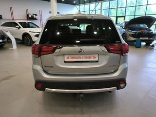 2017 Mitsubishi Outlander III Рестайлинг 2, серебристый, 1775000 рублей, вид 5