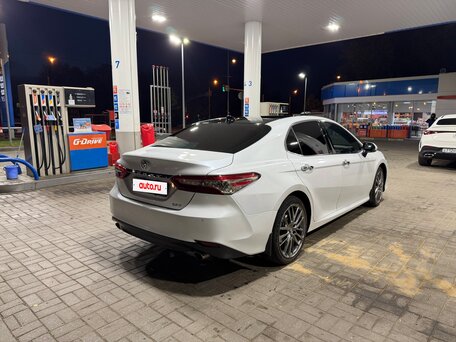 2022 Toyota Camry VIII (XV70) Рестайлинг, белый, 2900000 рублей, вид 1