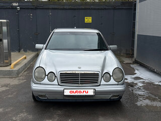1996 Mercedes-Benz E-Класс 220 II (W210, S210), серебристый, 195000 рублей, вид 5