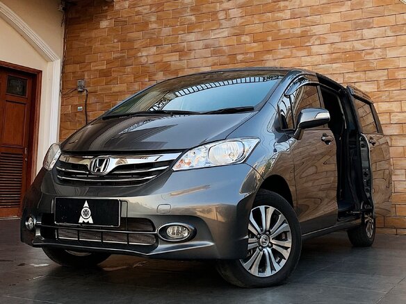 2014 Honda Freed I Рестайлинг, серый, 1090000 рублей - вид 1