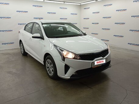 2022 Kia Rio IV Рестайлинг, белый, 1643500 рублей, вид 2