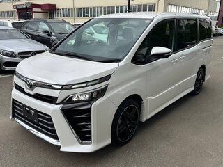 2021 Toyota Voxy III (R80) Рестайлинг, белый, 2530000 рублей, вид 1