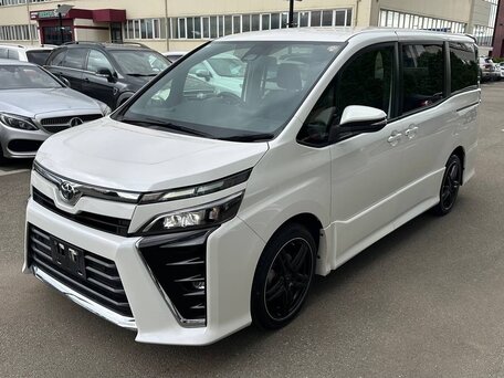 2021 Toyota Voxy III (R80) Рестайлинг, белый, 2530000 рублей, вид 1
