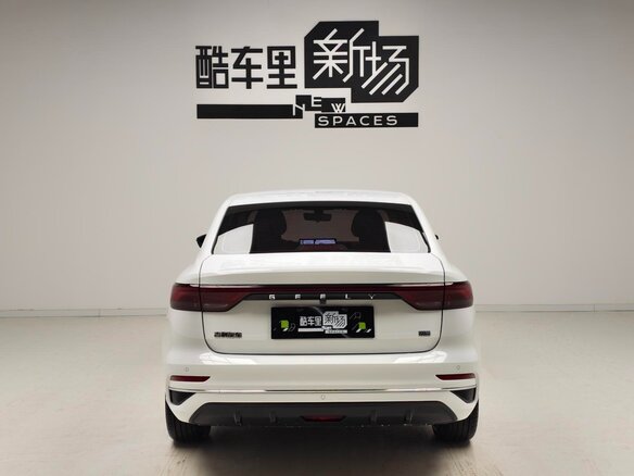 2023 Geely Emgrand II, серебристый, 920000 рублей - вид 4