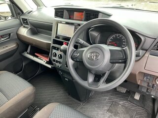 2022 Toyota Roomy I Рестайлинг, чёрный, 650325 рублей, вид 4