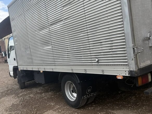 1996 Isuzu Elf (N-series), белый, 800000 рублей - вид 1