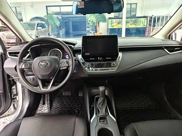 2023 Toyota Corolla XII (E210), серебристый, 1300000 рублей - вид 10
