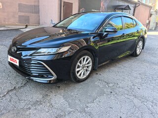 2021 Toyota Camry VIII (XV70) Рестайлинг, чёрный, 2530000 рублей, вид 2