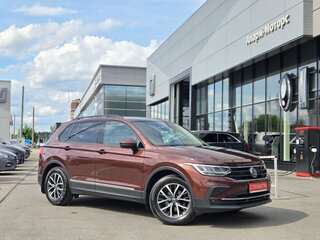 2021 Volkswagen Tiguan II Рестайлинг, коричневый, 2199000 рублей, вид 1