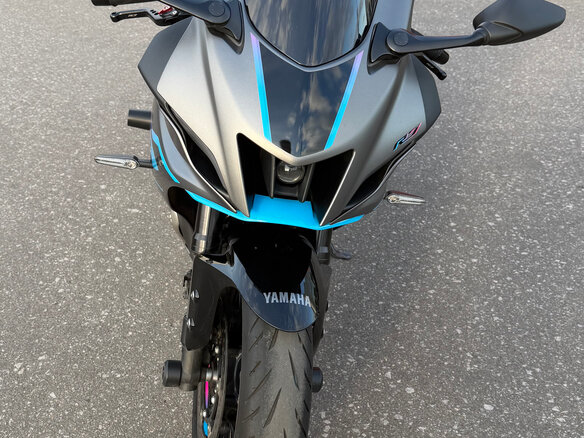 2024 Yamaha YZF-R7, серый, 1050000 рублей - вид 4