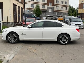 2013 BMW 7 серии 740d xDrive V (F01/F02/F04) Рестайлинг, белый, 2088000 рублей, вид 4