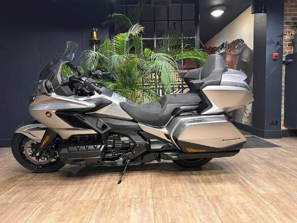 2026 Honda GL 1800 Gold Wing, серебристый, 4950000 рублей - вид 1