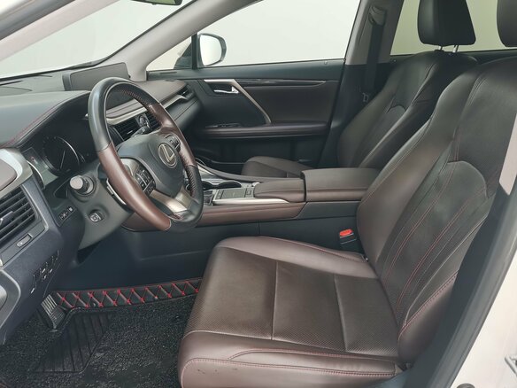 2019 Lexus RX 300 IV Рестайлинг, белый, 5250000 рублей - вид 15