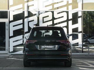 2018 Volkswagen Tiguan II, чёрный, 2399000 рублей, вид 4