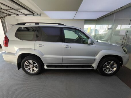 2007 Toyota Land Cruiser Prado 120 Series Рестайлинг, серебристый, 1750000 рублей, вид 4