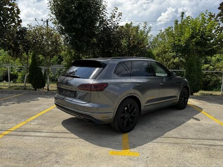 2019 Volkswagen Touareg III, серый, 4850000 рублей, вид 5